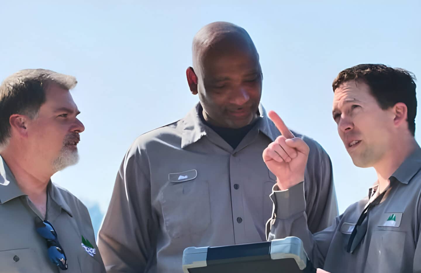 3 Cascade Pest Control technicians